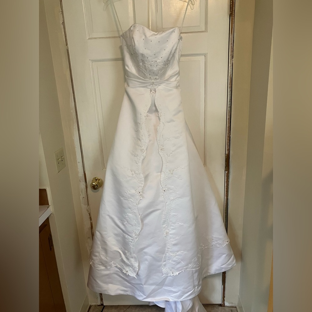 NWT Satin A line strapless Wedding Dress